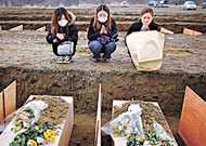一般屍體可土葬，但假如是輻射屍，土葬只會污染泥土，造成更大生態後患。