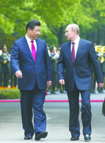 20日，國家主席習近平在上海同俄羅斯總統普京舉行會談。會談前，習近平在上海西郊會議中心廣場為普京舉行歡迎儀式