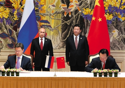 21日，在中國國家主席習近平和俄羅斯總統普京的見證下，中俄簽署天然氣供氣協定