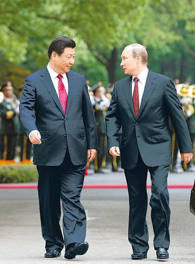 5月20日，國家主席習近平在上海同俄羅斯總統普京舉行會談。這是會談前，習近平在上海西郊會議中心廣場為普京舉行歡迎儀式。