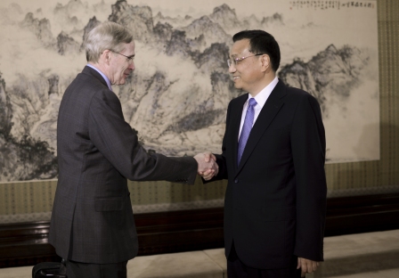 副總理李克強在北京中南海會見了美國前總統國家安全事務助理哈德利(左)等美國前政要。