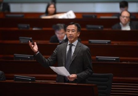 自由黨榮譽主席田北俊上月在立法會答問大會上，質疑特首梁振英的行政長官職位「是小小的騙回來做的」